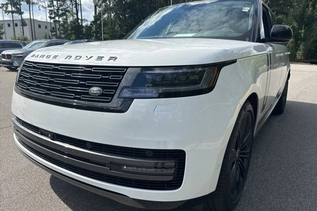 2025 Land Rover Range Rover SE photo 1