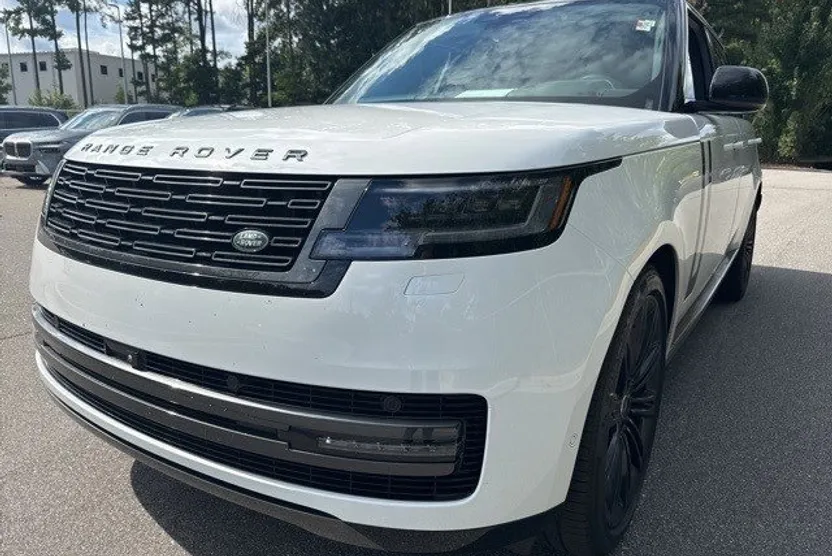 2025 Land Rover Range Rover SE photo 1