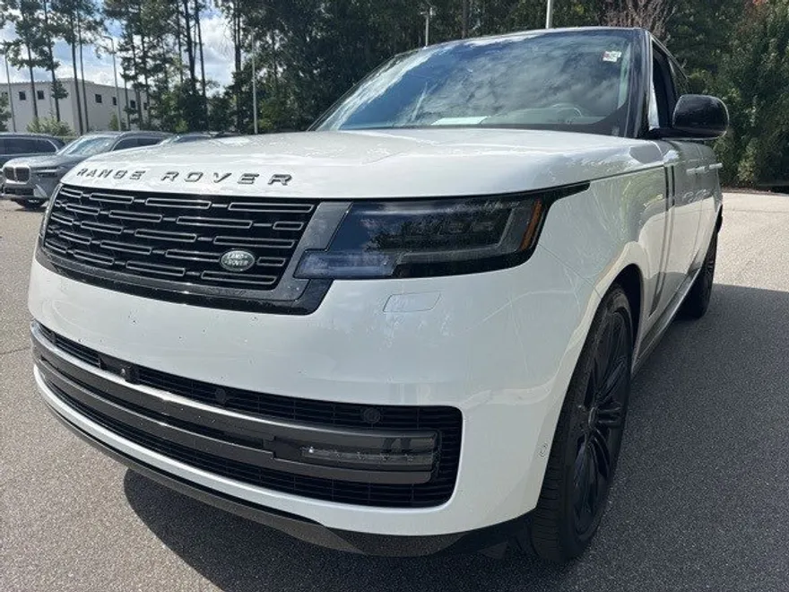 2025 Land Rover Range Rover SE photo 1