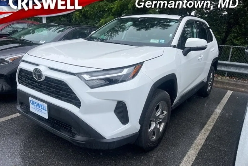 2023 Toyota RAV4 XLE photo 1