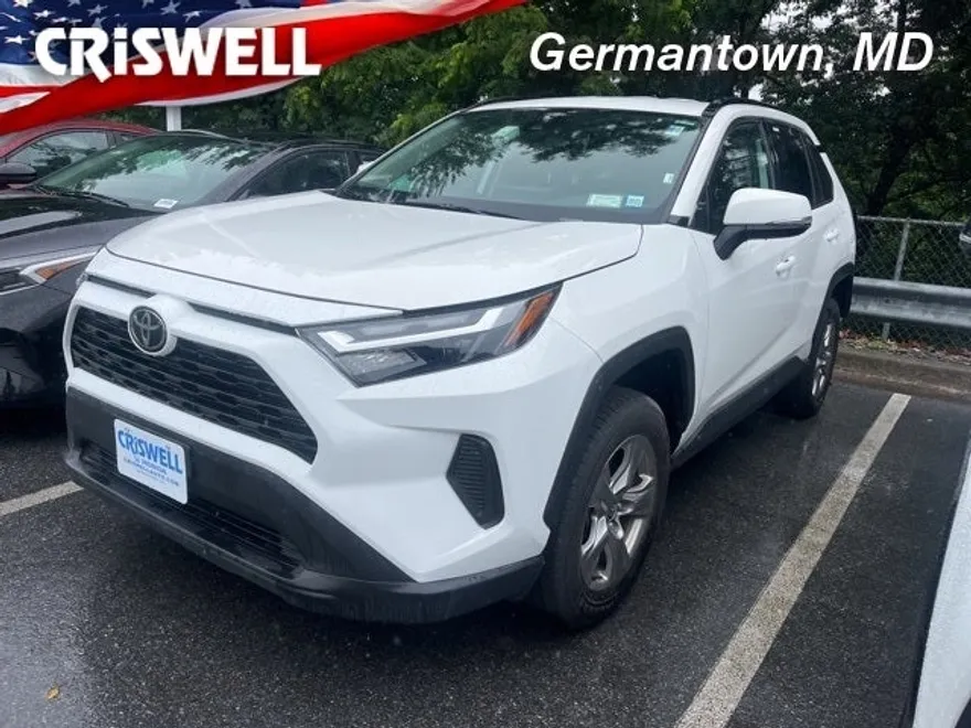 2023 Toyota RAV4 XLE photo 1