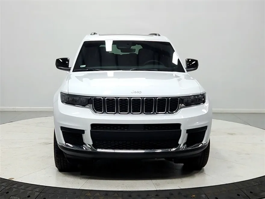 2025 Jeep Grand Cherokee Laredo X photo 2