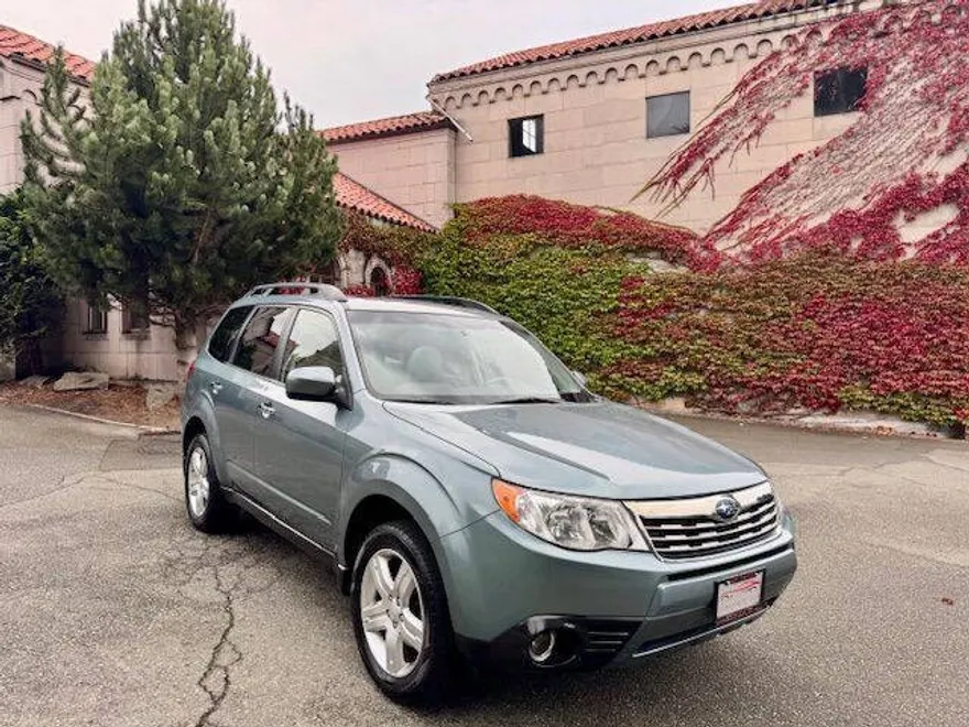 2010 Subaru Forester 2.5X Limited photo 1