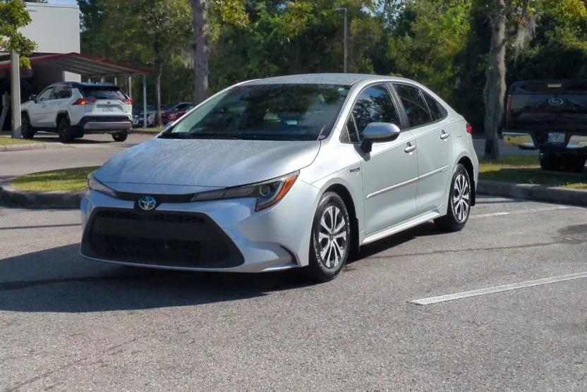 2021 Toyota Corolla Hybrid LE photo 1