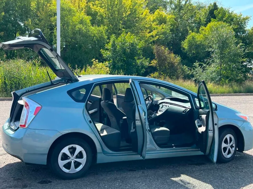 2013 Toyota Prius Three photo 1