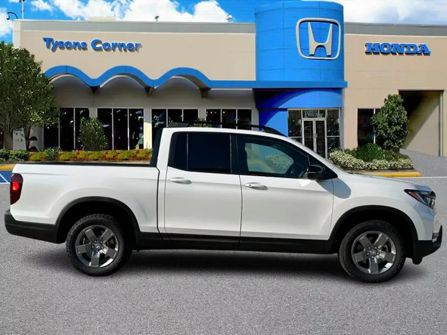 2025 Honda Ridgeline TrailSport photo 2
