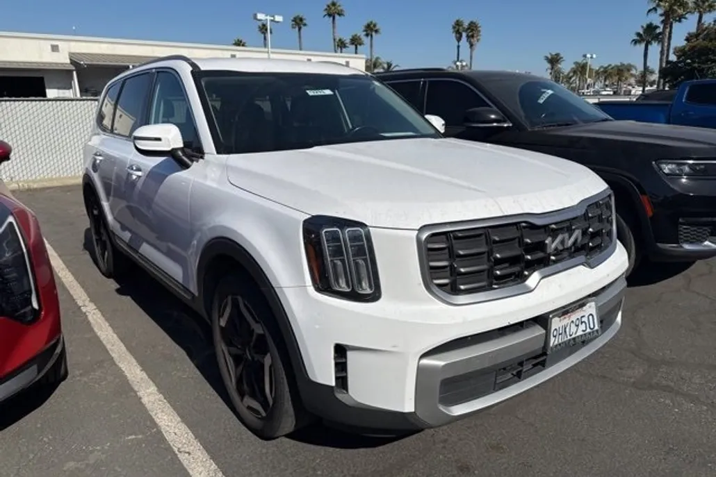 2023 Kia Telluride S photo 1