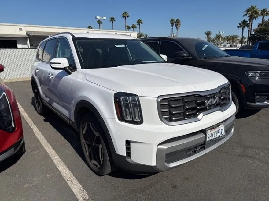 2023 Kia Telluride S photo 1