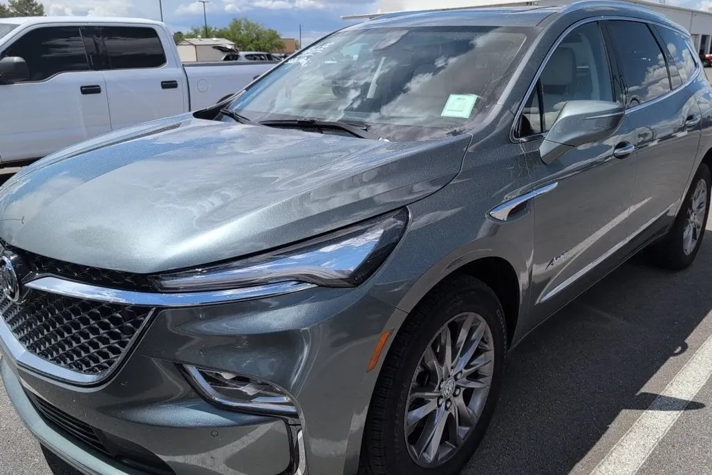 2023 Buick Enclave Avenir photo 1