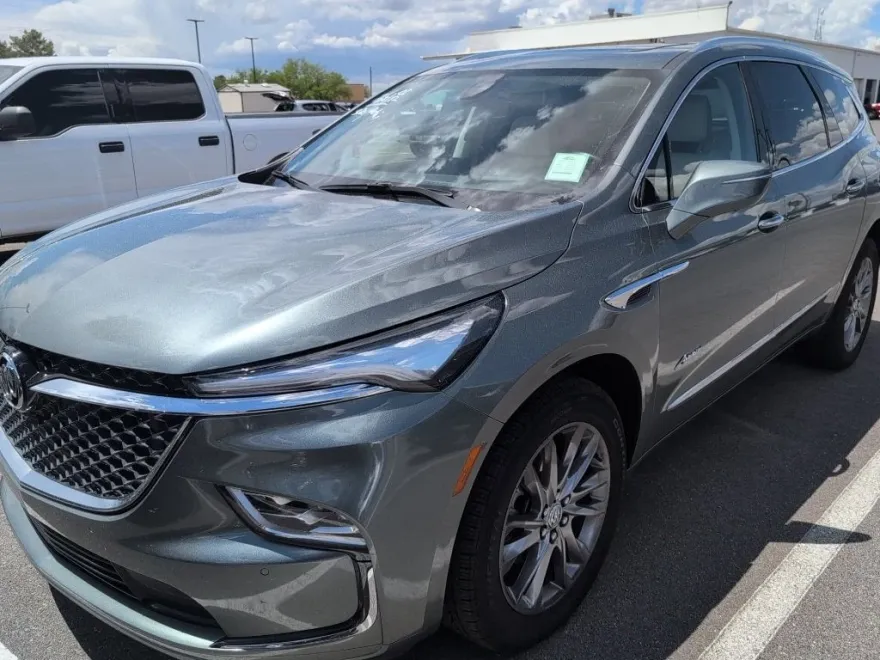2023 Buick Enclave Avenir photo 1