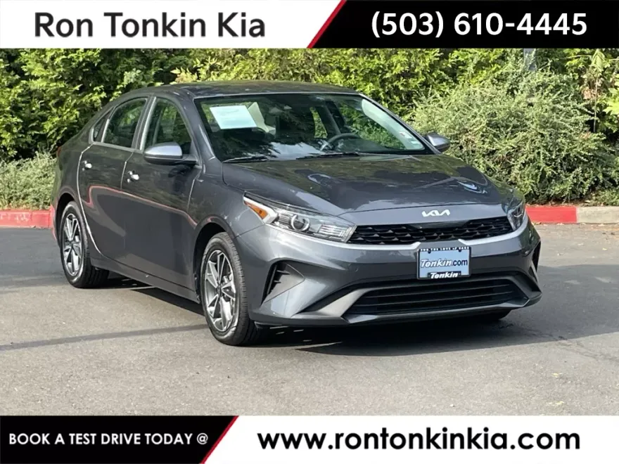 2023 Kia Forte LXS photo 1