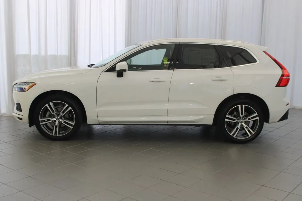 2020 Volvo XC60 T5 Momentum photo 1