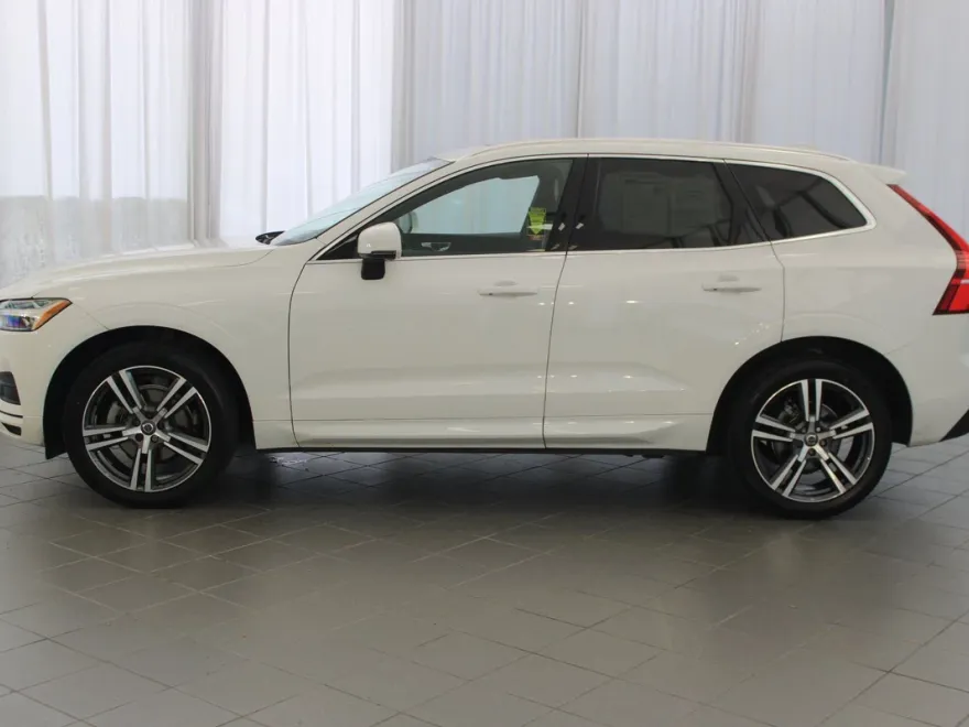 2020 Volvo XC60 T5 Momentum photo 1