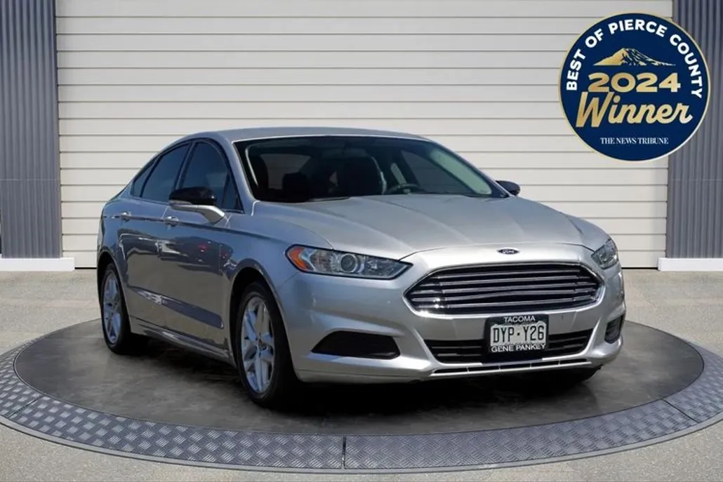 2016 Ford Fusion SE photo 1