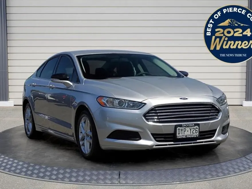 2016 Ford Fusion SE photo 1