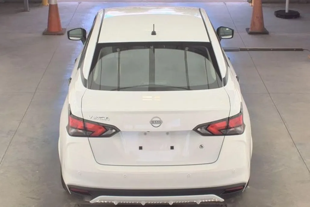 2024 Nissan Versa 1.6 S photo 1