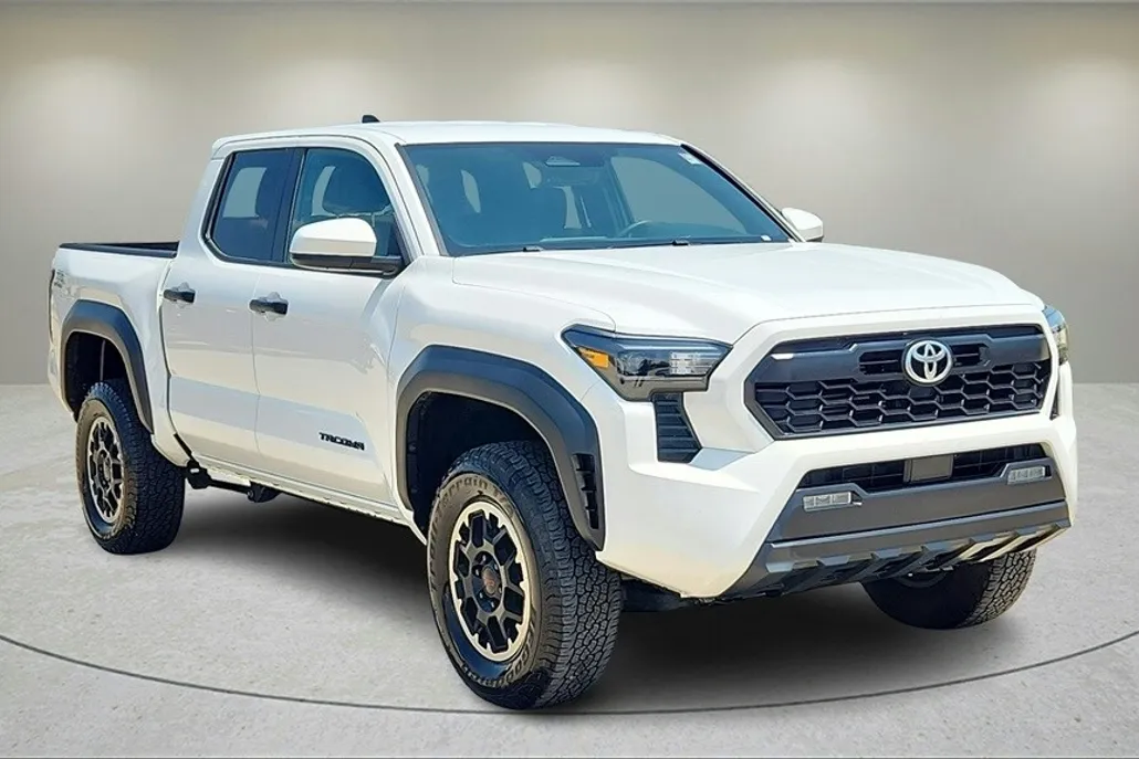 2024 Toyota Tacoma TRD Sport photo 1