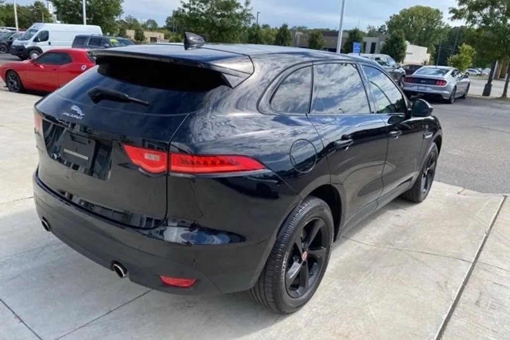 2017 Jaguar F-PACE Premium photo 1