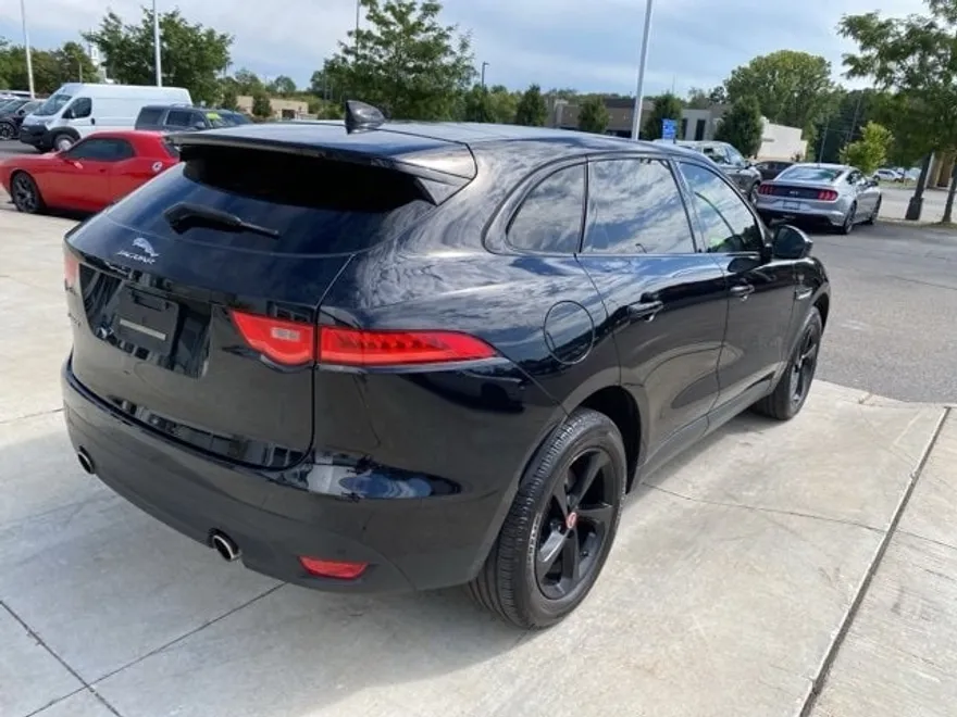 2017 Jaguar F-PACE Premium photo 1