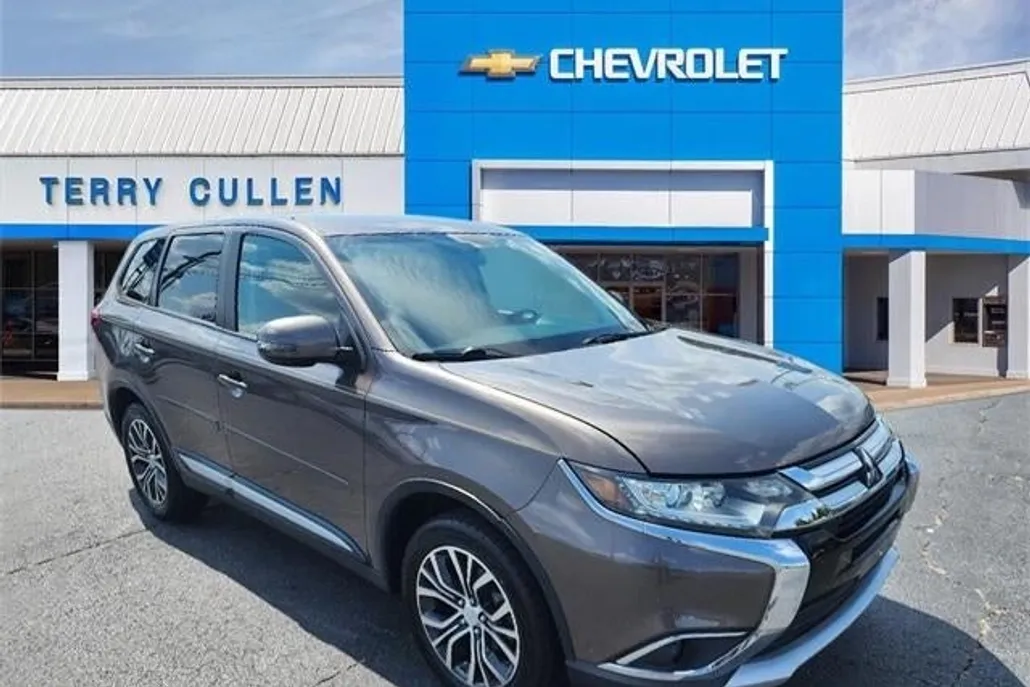 2016 Mitsubishi Outlander SE photo 1