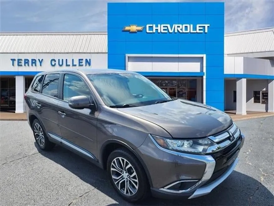 2016 Mitsubishi Outlander SE photo 1