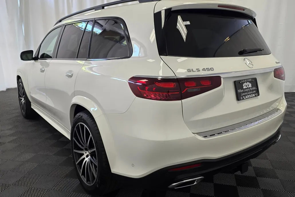 2025 Mercedes Benz GLS 450 4MATIC photo 1