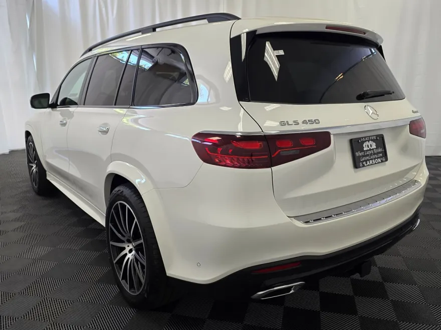 2025 Mercedes Benz GLS 450 4MATIC photo 1