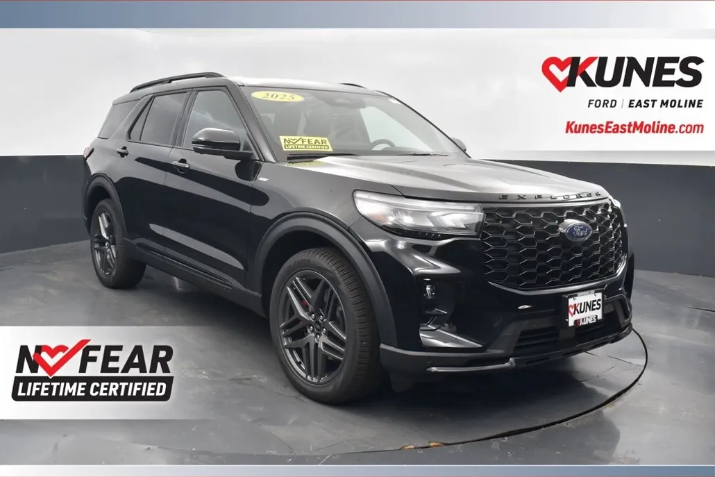 2025 Ford Explorer ST-Line photo 1