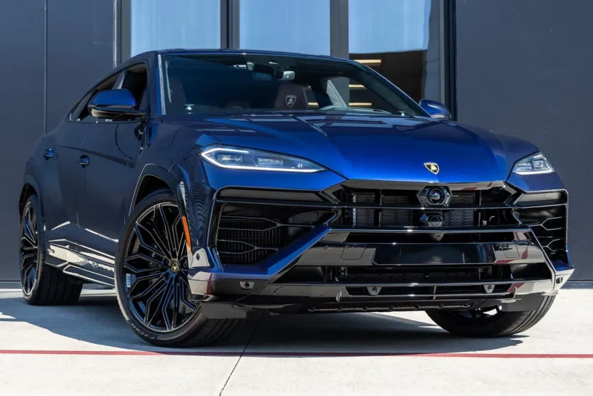 2025 Lamborghini Urus SE photo 1