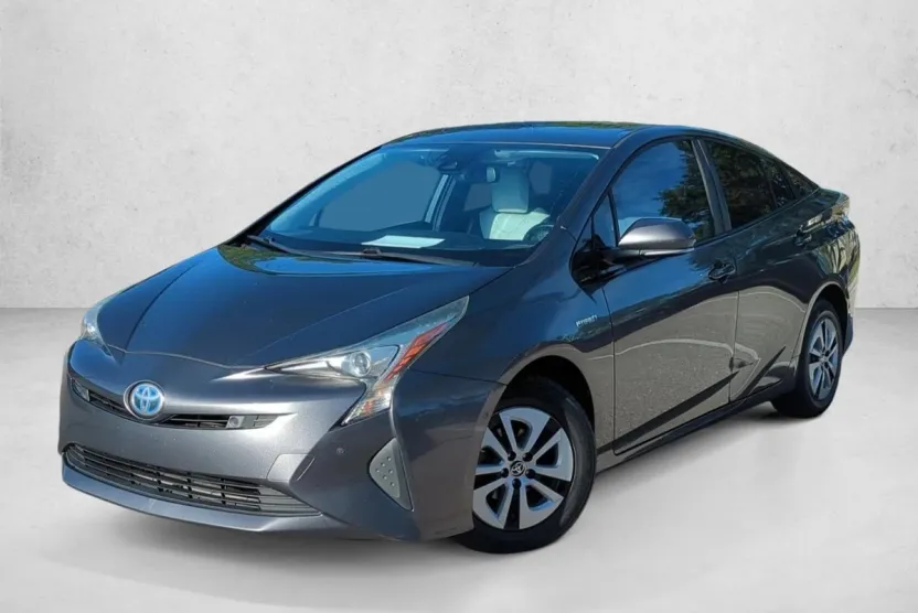 2018 Toyota Prius Four photo 1