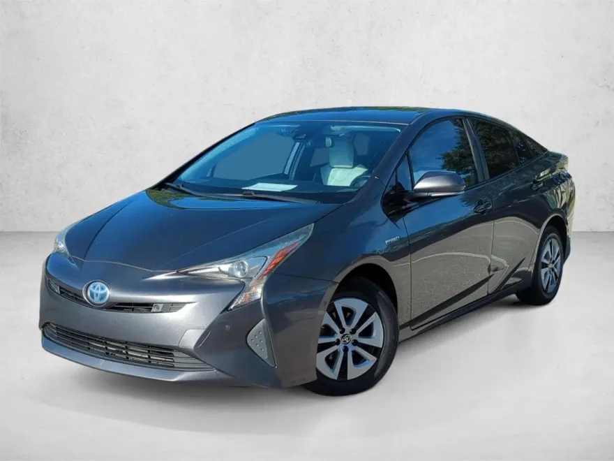 2018 Toyota Prius Four photo 1
