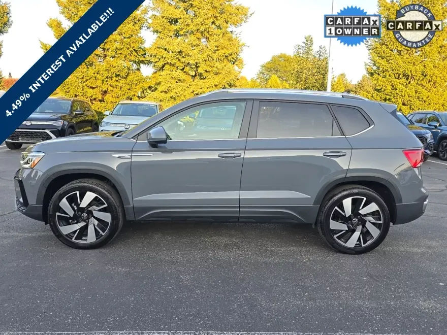 2024 Volkswagen Taos SEL photo 1