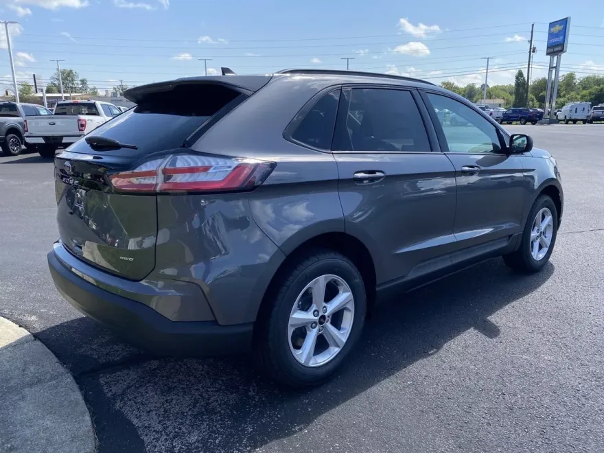 2024 Ford Edge SE photo 1