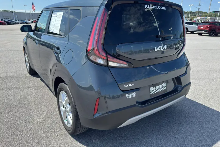 2023 Kia Soul S photo 1