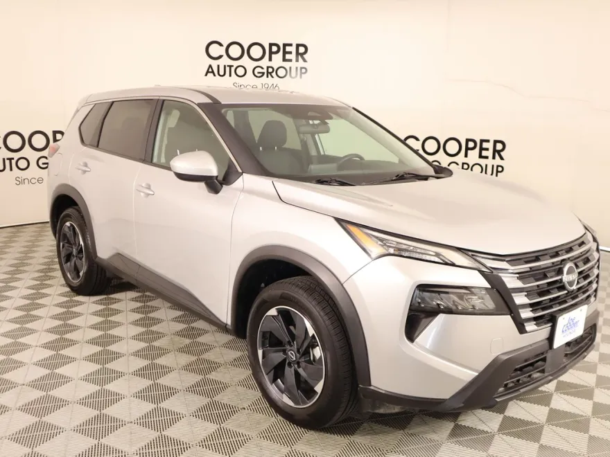 2024 Nissan Rogue SV photo 1