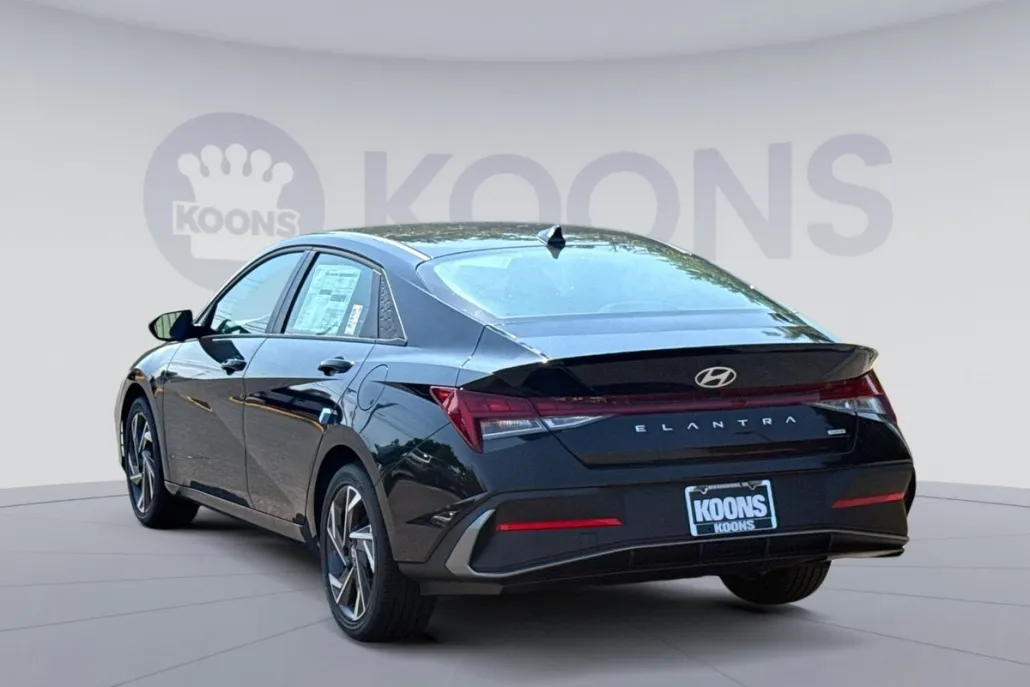 2025 Hyundai Elantra Hybrid SEL Sport photo 1