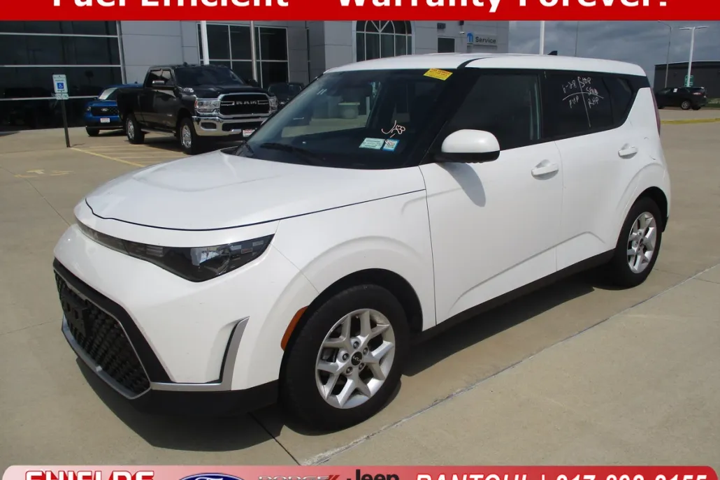 2024 Kia Soul LX photo 1