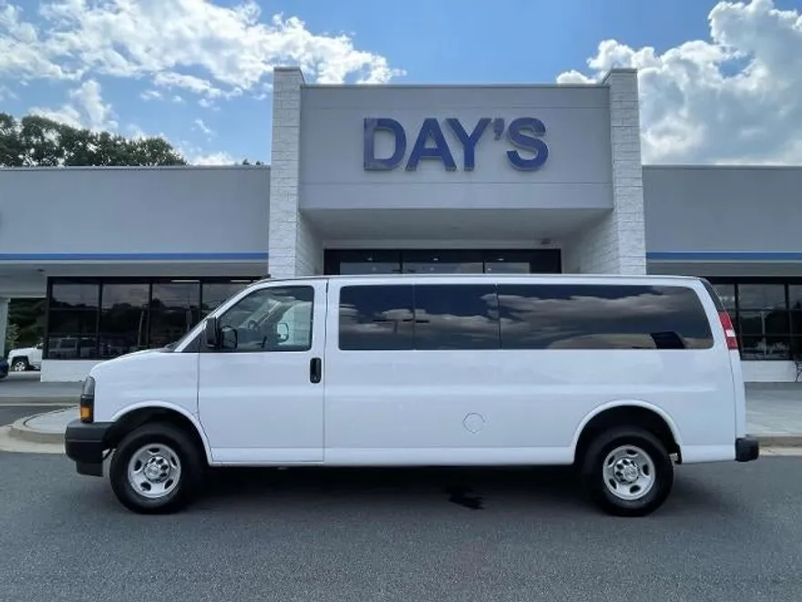 2024 Chevrolet Express Passenger 3500 photo 1
