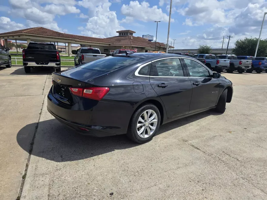 2023 Chevrolet Malibu 1LT photo 1