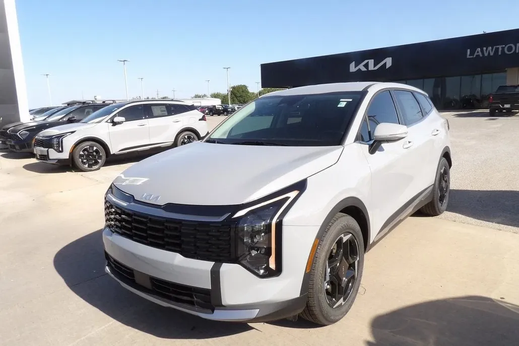 2026 Kia Sportage EX photo 1