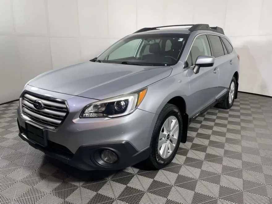 2016 Subaru Outback 2.5i Premium photo 1