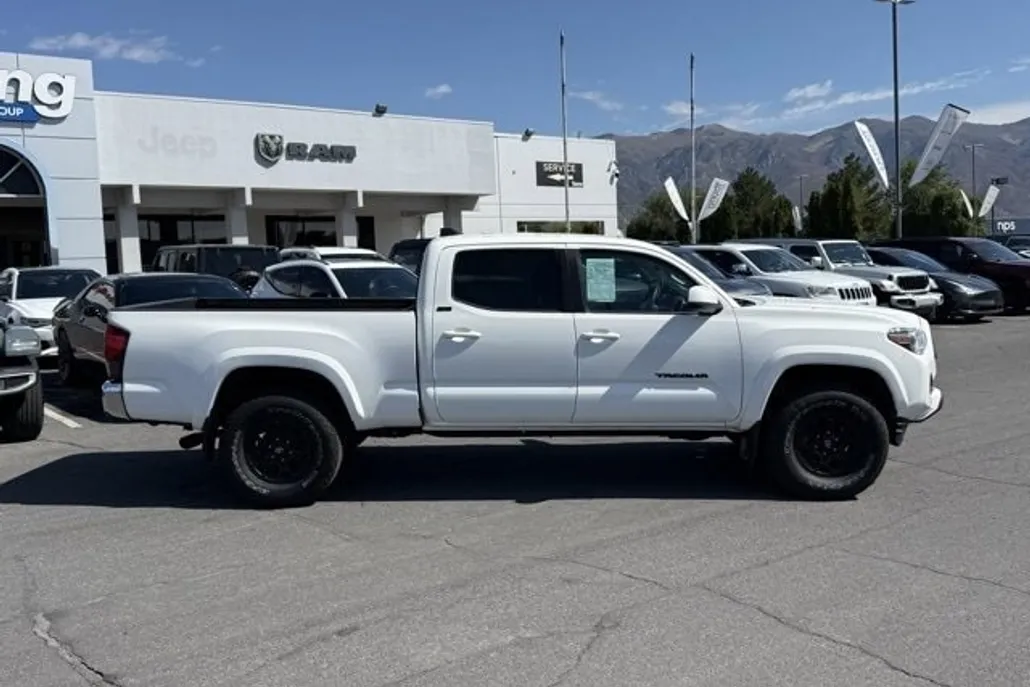 2021 Toyota Tacoma SR5 photo 1