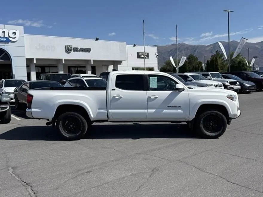 2021 Toyota Tacoma SR5 photo 1