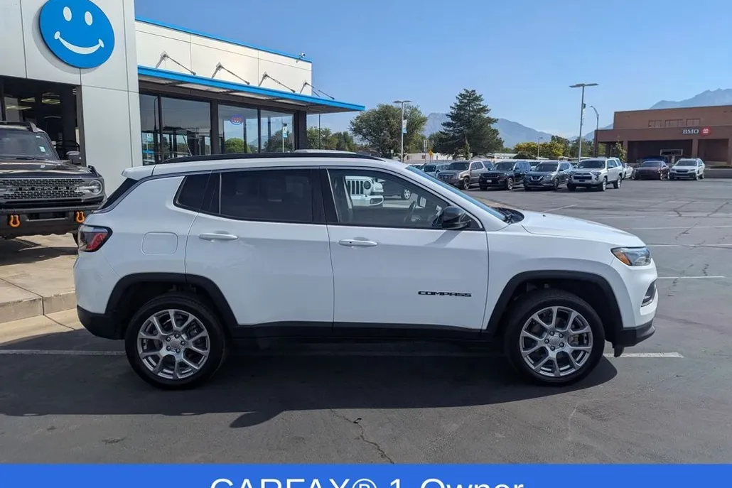 2022 Jeep Compass Latitude Lux photo 1