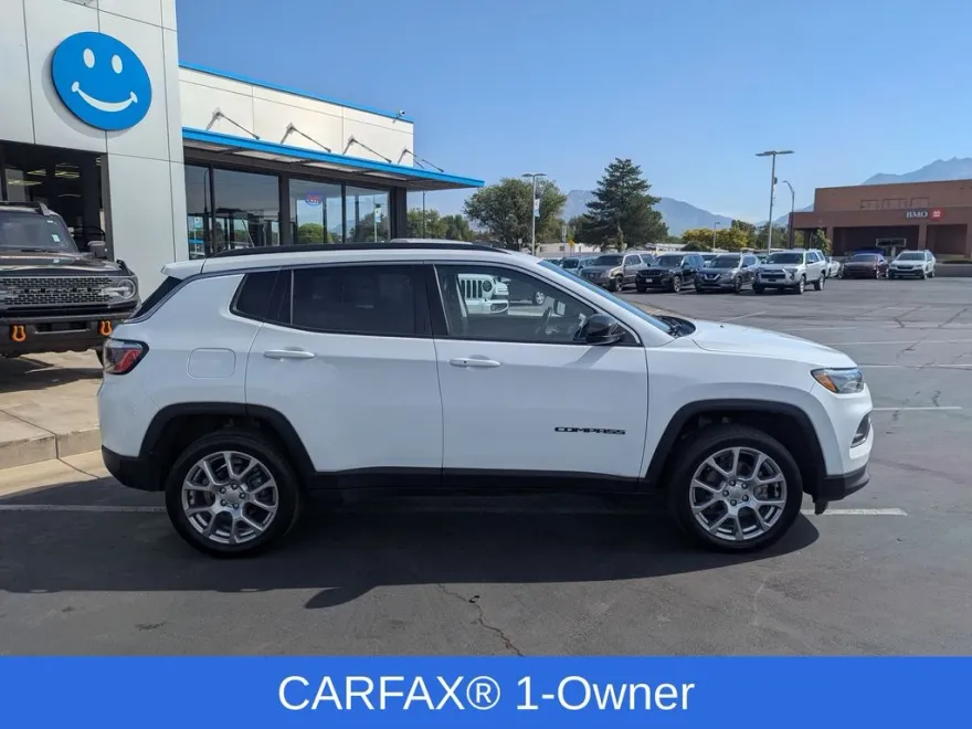 2022 Jeep Compass Latitude Lux photo 1