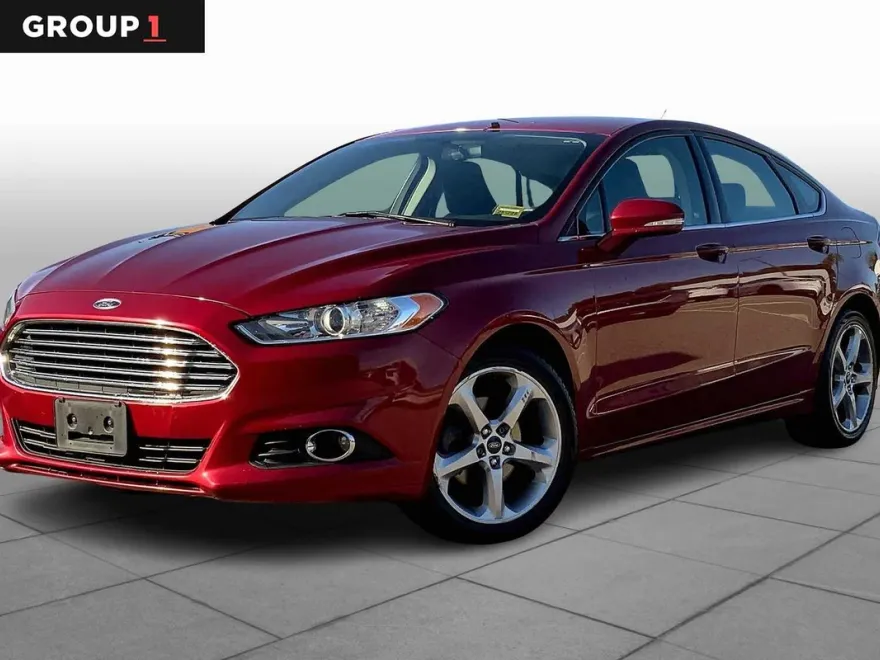 2015 Ford Fusion SE photo 1