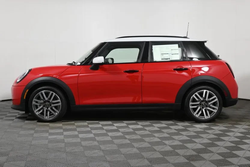 2026 Mini Cooper Hardtop 4 Door Signature photo 1