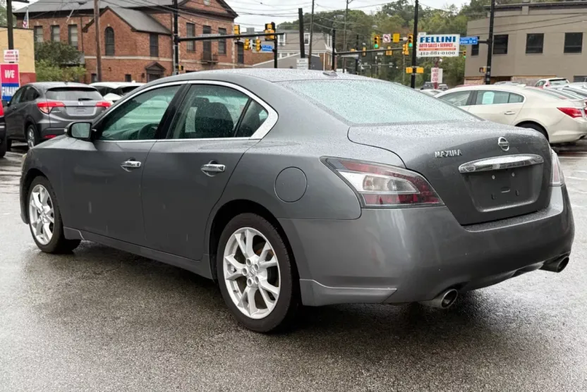 2014 Nissan Maxima SV photo 1