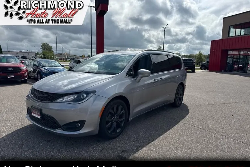 2018 Chrysler Pacifica Touring Plus photo 1