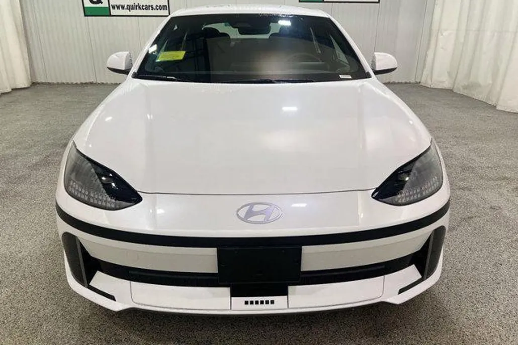 2025 Hyundai Ioniq 6 SE photo 1